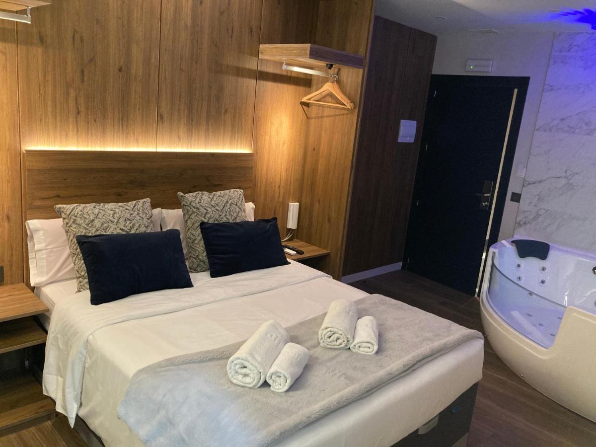 Daos Suites & Terrace Marbella Eksteriør bilde